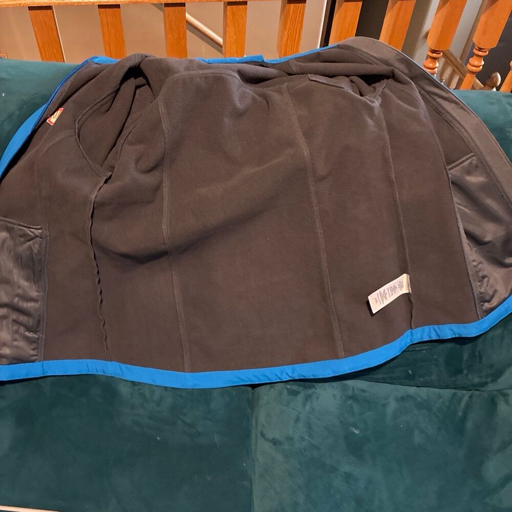 Water proof Jacket - Picture 5 of 5